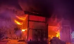 حریق گسترده در شهرک صنعتی مشهد/ ویدئو