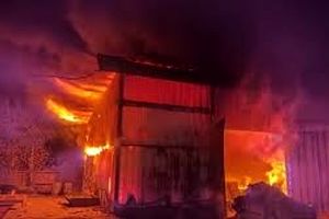 حریق گسترده در شهرک صنعتی مشهد/ ویدئو