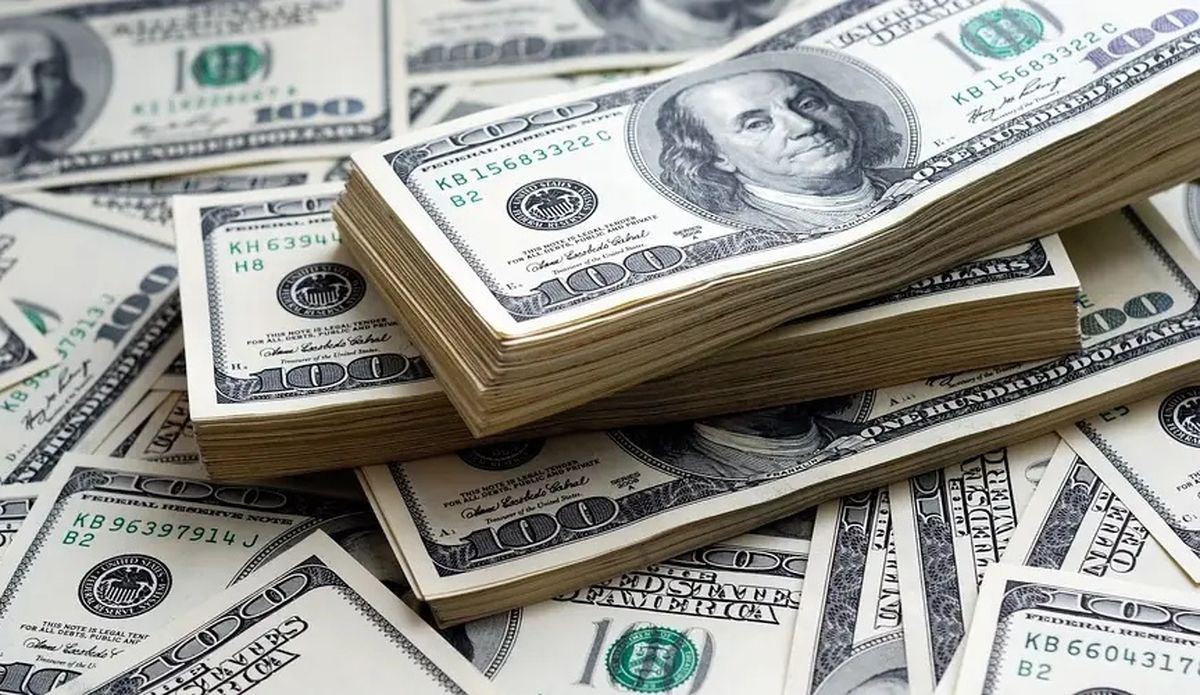 انتقاد رییس اتاق بازرگانی تهران از دلار ۴۰ هزار تومانی: دولت هم چوب را میخورد هم پیاز را
