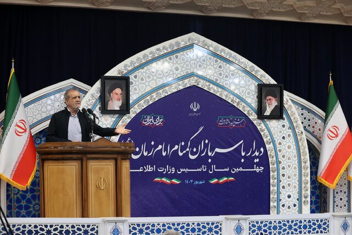 پزشکیان: پیاده کردن افراد از قطار انقلاب راحت است اما سوار کردن نه/ نتیجه عمل ما به هیچ وجه باعث نشود که کسی بیجهت و ناروا از قطار انقلاب پیاده شود/ با خدمت بیمنت میتوان رضایت مردم را جلب کرد