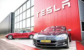 تصویر برداری زیبا با پهپاد از داخل کارخانه جدید ماشین سازی تسلا در آلمان/ ویدئو