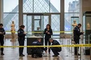 لحظه سرقت از موزه لوور مقابل چشم بازدیدکنندگان/ ویدئو