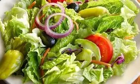 بهترین زمان برای خوردن سالاد؛ قبل یا بعد از غذا؟