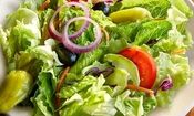 بهترین زمان برای خوردن سالاد؛ قبل یا بعد از غذا؟