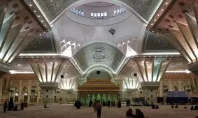 انتقاد از زرق و برق و تشریفات حرم امام خمینی (ره)