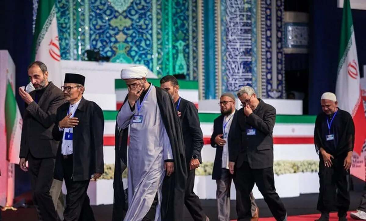 تفسیر جالب رسانه غربی از مراسم تشییع رهبر شهید انقلاب

