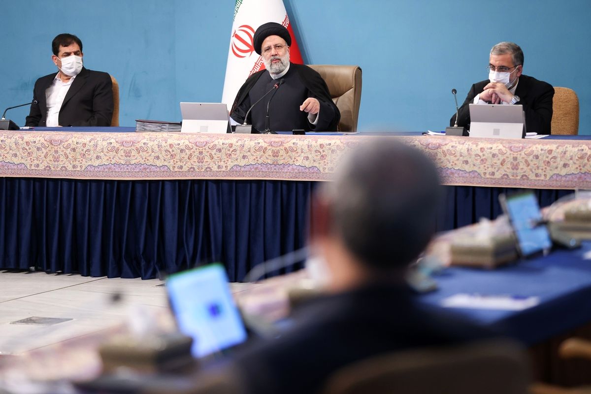 ناکارآمدی نسخهپیچی رئیسی با «اقدامات سریع و تند»/ دستورهای تریبونی در بازدیدها و سخنرانیها به بخشی از فرهنگ سازمانی دولت تبدیل شده است