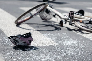 حادثه خطرناک در لیگ دوچرخه‌ سواری/ ویدئو

