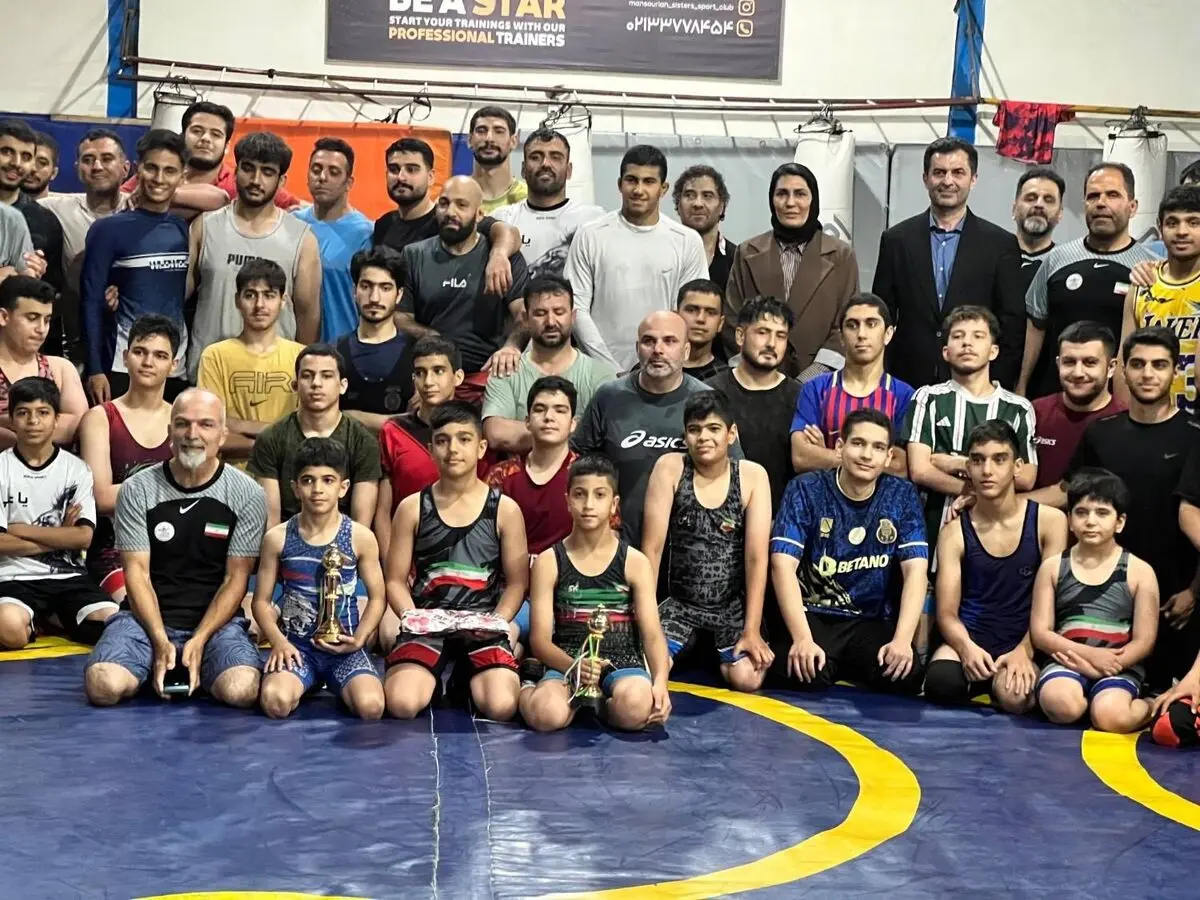 تجلیل از ورزشکاران دولت آباد شهر ری توسط دبیرکل حزب نگاه نو و قهرمان ووشو جهان