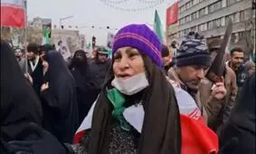  لحظه اصابت موشک در راهپیمایی روز قدس/ شهادت یکی از هموطنان پس از برخورد ترکش در تقاطع میدان فلسطین و خیابان انقلاب/ ویدئو