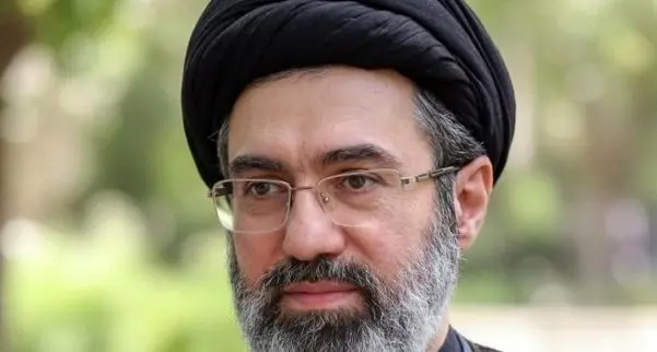 گفت‌وگوی منتشر نشده با حضرت آیت‌الله سیّدمجتبی خامنه‌ای درباره ویژگی‌های ممتاز و بی‌بدیل رهبر شهید انقلاب اسلامی/ در‌های توفیقات الهی چگونه برای رهبر شهید انقلاب گشوده شد؟