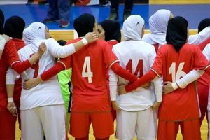 تیم ملی فوتسال زنان ایران با لباس‌های قرضی!

