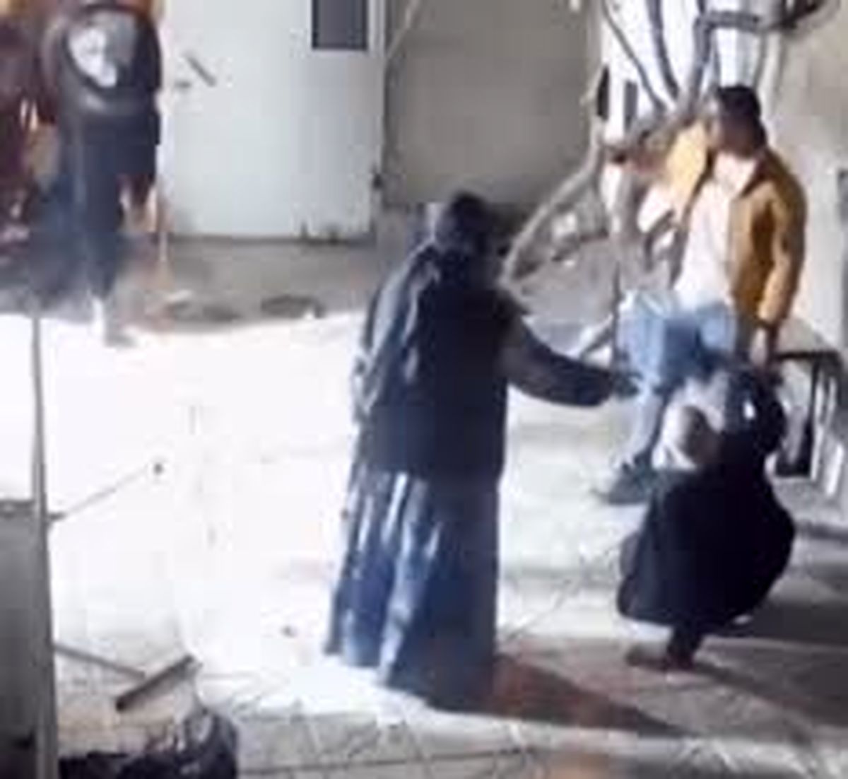 حمله گروهی به زوج سالخورده در اهر؛ پیرمرد جان باخت/ ویدئو 