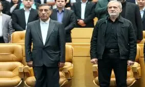 تصویری از پزشکیان و قائم پناه، ژ ۳ به دست در نبرد با تجزیه طلبان در سال ۱۳۵۸

