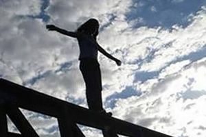 پلیسی در شیراز مانع از خودکشی دختر جوان شد