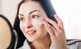 راهنمای کامل برای از بین بردن لکه‌های ضد آفتاب از همه لوازم