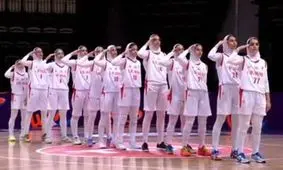 سلام نظامی دختران بسکتبالیست ایران به پرچم وطن در رقابت‌های کاپ آسیا/ ویدئو