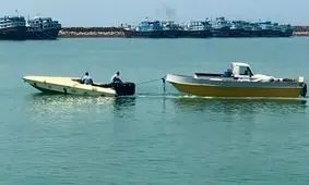 تویوتا لندکروز قاچاق روی شناور/ ویدئو