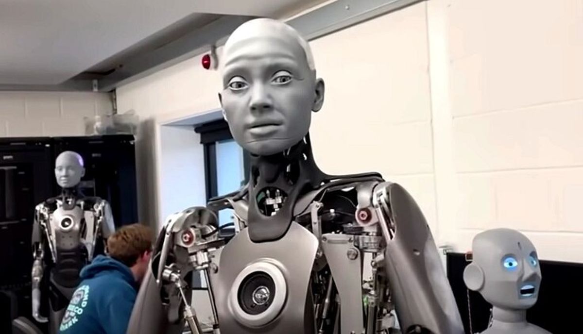 اطمینان دادن یک ربات به انسان ها درباره تسخیر جهان/ ترمیناتور یا خدمتکار؟