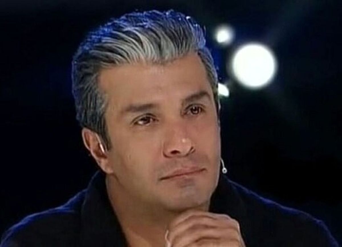 عکسی تلخ از سوگواری آریا عظیمینژاد بر مزار مادرش