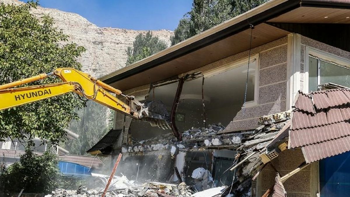 تخریب ۲۱۵ مورد ساخت و ساز غیرمجاز در فیروزکوه

