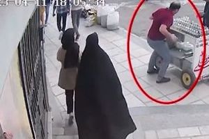 نجات یک شهروند توسط پلیس در خرمدره/ ویدئو
