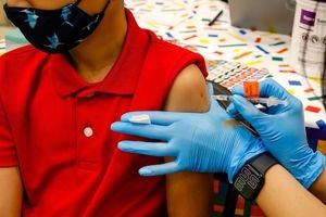 تایید دز سوم واکسن کرونا برای نوجوانان در آمریکا