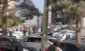 ماجرای نزاع عجیب مقابل یک بیمارستان