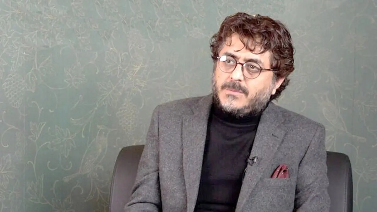 بازیگر «شیش ماهه»: مهران مدیری زیاد از بداهه‌گویی در کارهایش استفاده می‌کند