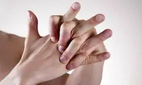 آیا شکستن قولنج منجر به آرتروز می‌شود؟