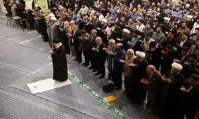 شعرخوانی جمعی از شاعران در حضور رهبر انقلاب/ رهبر انقلاب: رسانه‌ها بیش از موشک و پهپاد بر دشمن اثر می گذارد