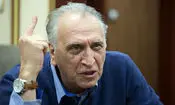 بازیگر سینما: چیزی که حافظ خاک ایران است، قرآن است/ ویدئو