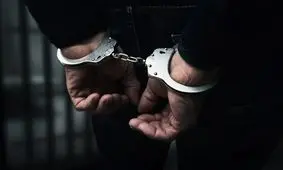 لحظه دستگیری عامل کتک زدن دختران جوان با دست زخمی/ ویدئو