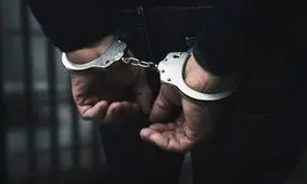 لحظه دستگیری عامل کتک زدن دختران جوان با دست زخمی/ ویدئو
