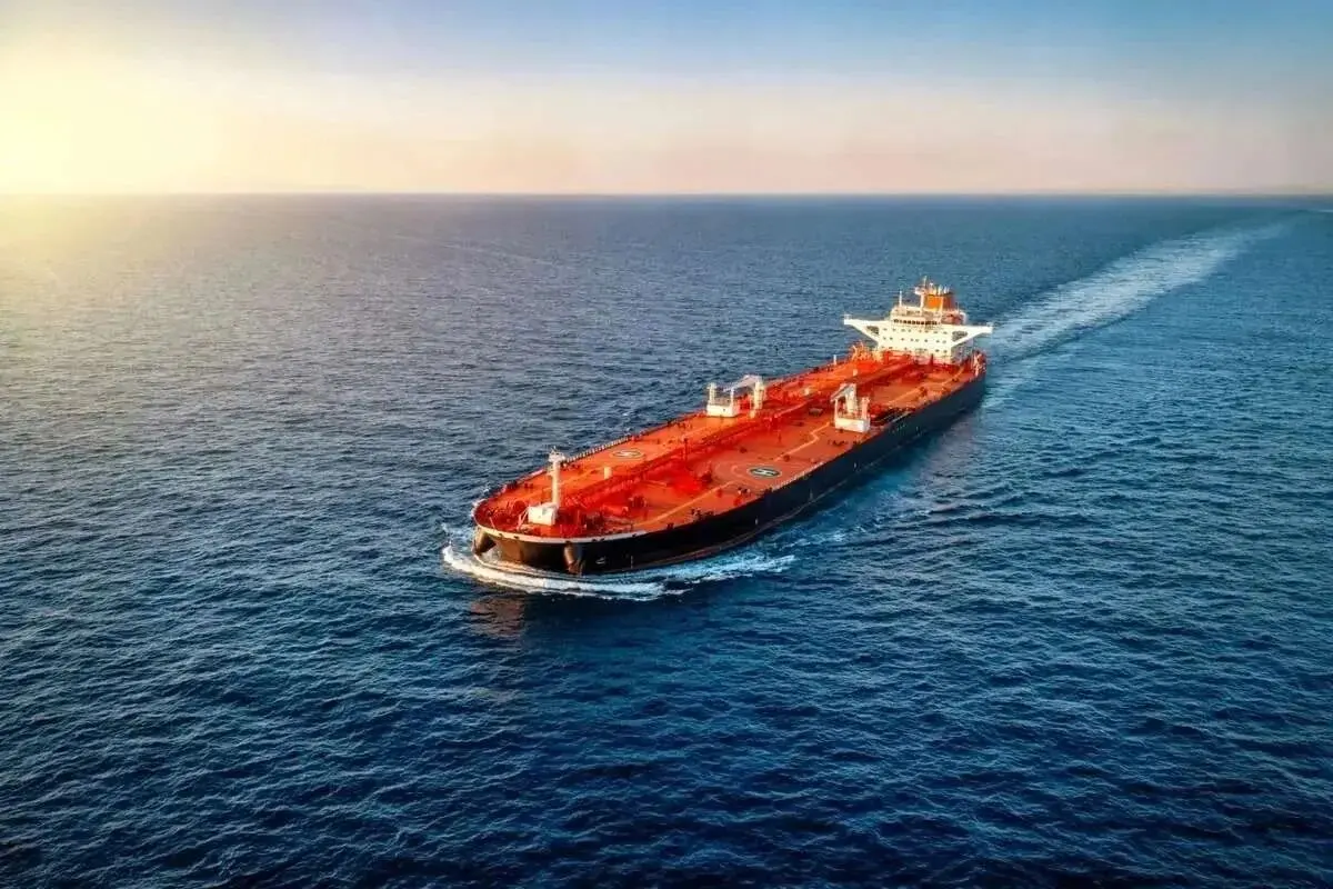 دیروز 2 نفتکش غول‌ پیکر مرتبط با چین، در تنگه هرمز مسیر خود را تغییر داده‌اند