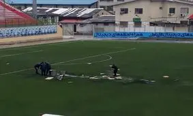 فناوری ملاقه، لگن و فرغون برای جمع کردن آب در فوتبال ایران!/ ویدئو

