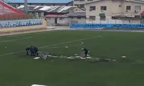 فناوری ملاقه، لگن و فرغون برای جمع کردن آب در فوتبال ایران!/ ویدئو


