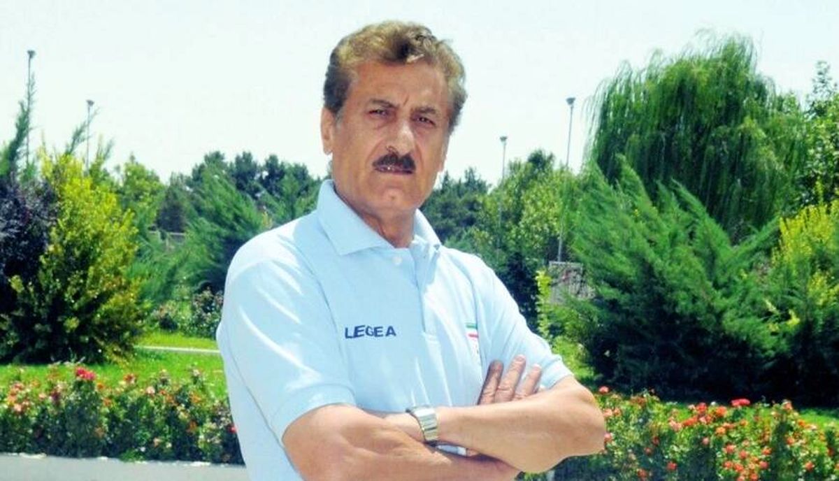 پیشکسوت آبی ها: من آدرس باشگاه را بلد نیستم اما اراذل تهران سر تمرین استقلال می روند!/ از وقتی مدیران غیرورزشی وارد فوتبال شدند وضعیت از این بهتر که نه بدتر هم میشود!