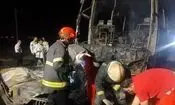 تصادف اتوبوس و پیکان در اتوبان کاشان-قم؛۲ سرنشین پیکان در آتش سوختنند
