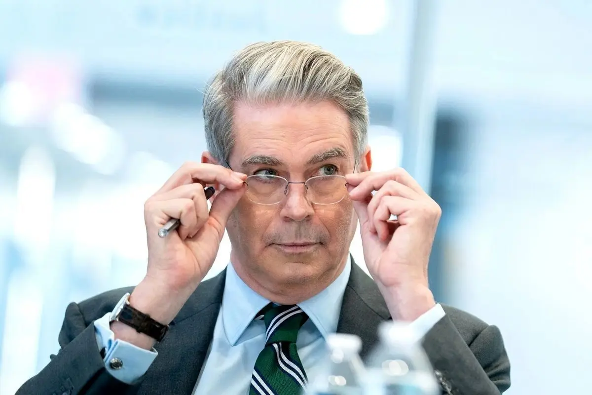 ادعای وزیر خزانه‌داری آمریکا در مورد امضای توافقات تجاری جداگانه با ایران/ لغو برخی تحریم های ایران