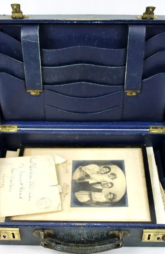 نامه دوران کودکی ملکه الیزابت در زیر یک تخت پیدا شد