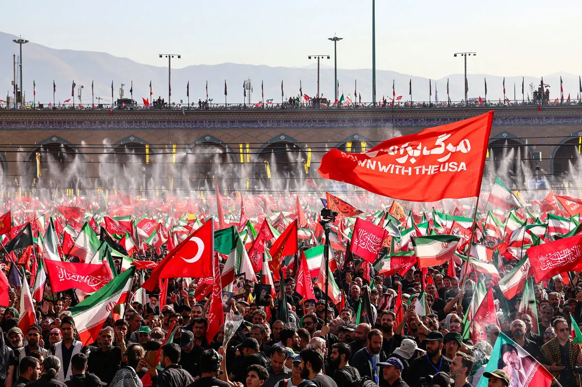 اقامه نماز بر پیکر رهبر شهید انقلاب/ تصاویر 

