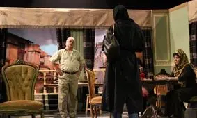 کارگردان تئاتر: نان عشق خوردن هم حدی دارد
