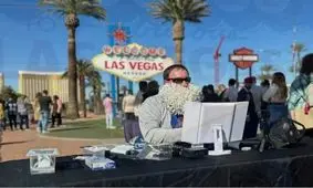  مردی که با ۲۴۷۰ گوش پاک‌کن در ریشش رکورد گینس را شکست!/ عکس
