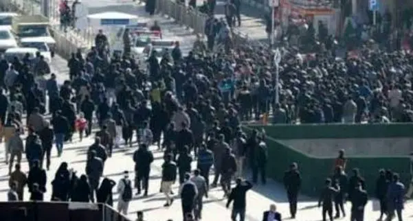 سیر تا پیاز اعتراضات جمعه؛ تجمعات کم‌رنگ، اغتشاشات خشن‌تر شد / از پرچم‌سوزی تا حضور نوجوانان در میان اغتشاشگران / کدام شهرها ناآرام بود؟