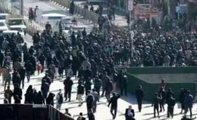 سیر تا پیاز اعتراضات جمعه؛ تجمعات کم‌رنگ، اغتشاشات خشن‌تر شد / از پرچم‌سوزی تا حضور نوجوانان در میان اغتشاشگران / کدام شهرها ناآرام بود؟