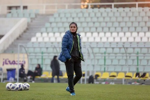 دوگانگی در تصمیم فدراسیون فوتبال؛مربیان ملی همچنان روی نیمکت باشگاه‌ها