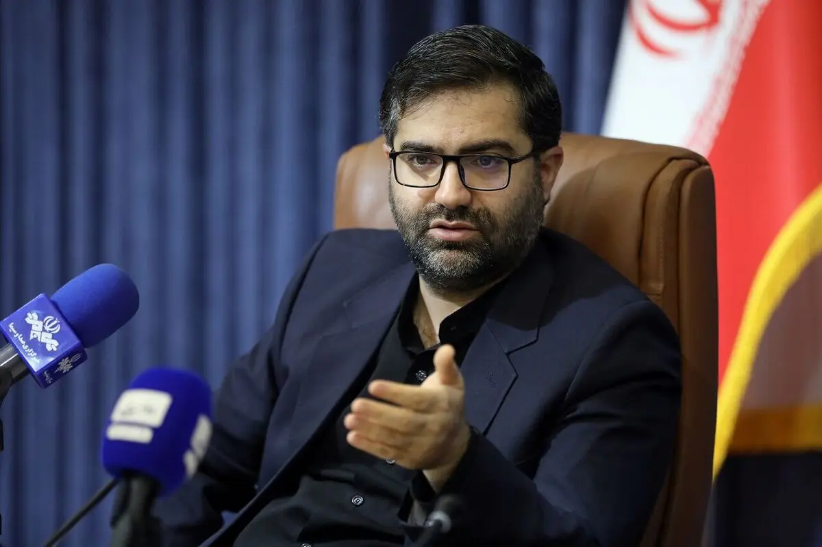 سقاب اصفهانی:دولت پزشکیان فدایی رهبری است؛ تیر نباید به رهبری بخورد/در جنگ هیچ مسئولی فرار نکرد/اصلاح نحوه مصرف دغدغه جدی است/۱۰ درصد کاهش مصرف، معادل نزدیک به یک میلیون بشکه نفت است

