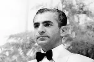 سفر در زمان؛ «محمدرضا پهلوی» به همراه دخترش در یک مراسم رسمی در تهران؛ سال 1338