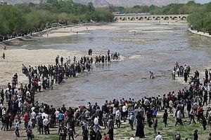آب زاینده رود تا یازدهم بهمن به پل خواجوی اصفهان می رسد